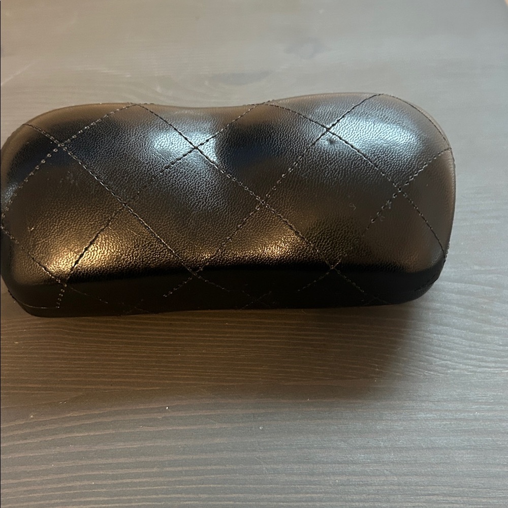 CHANEL Black Quilted Eyewear Case - Picture 3 of 3